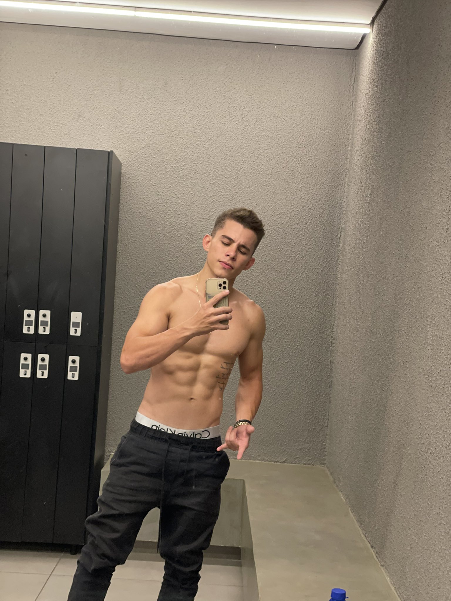 Vou soltar vídeo no Only hoje metendo com força na branquinha https://t.co/EkIeExrFu3 será que ela vai aquentar até o fim . Clica no link e se escreva pra não perder nenhum vídeo I'm going to release the video on Only today pushing hard on the white girl https://t.co/EkIeExrFu3 https://t.co/l6cr2utEbx