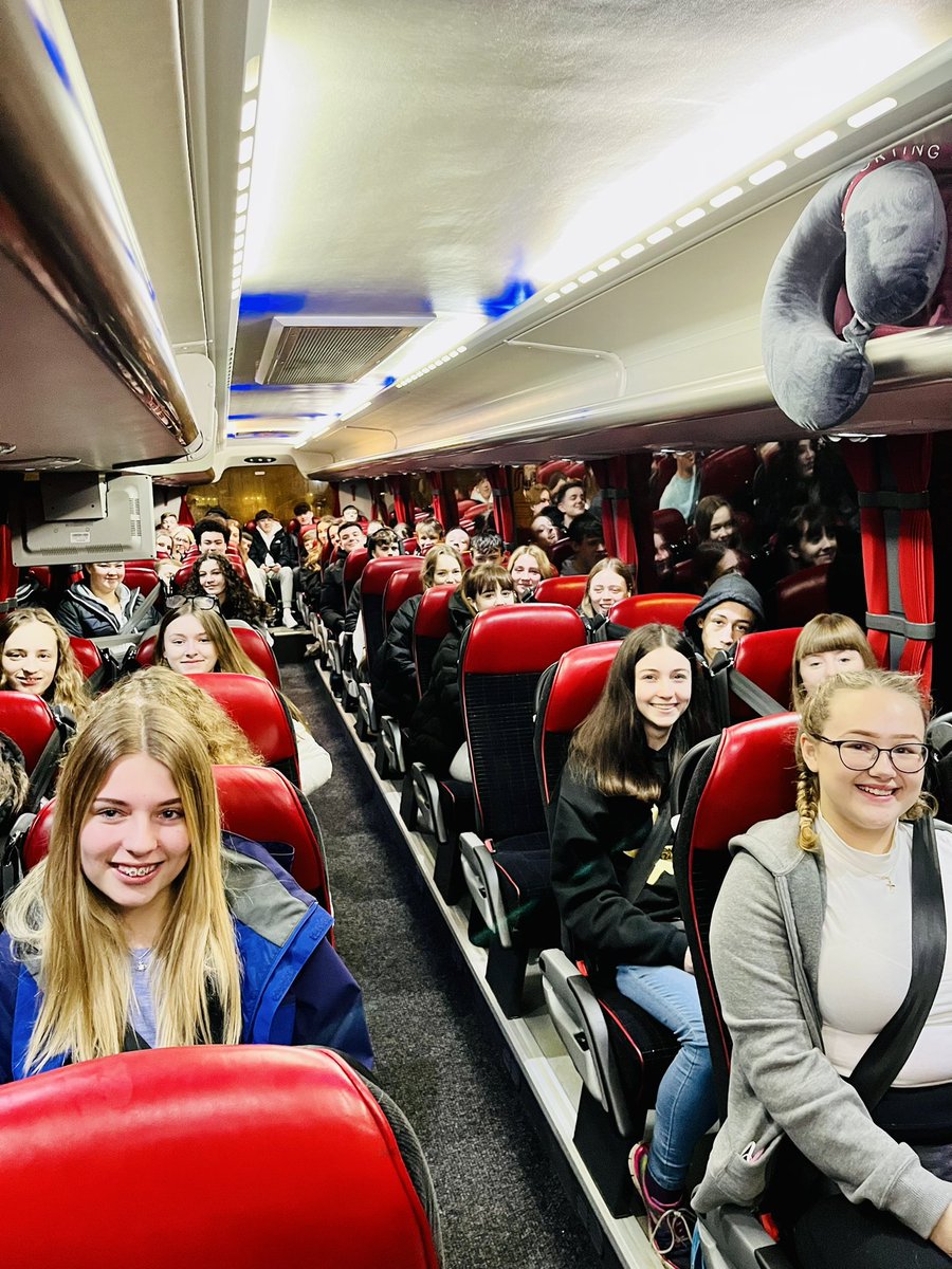 Early start this morning for our fab Y10 GCSE students. Trip to London to support our P1 Crime &amp; Punishment learning. First stop the Tower of London (after a breakfast stop!) 🙌🏻🇬🇧🙂 #GCSEHistory #CrimeandPunishment #LondonBaby <a href="/saddleworth_sch/">Saddleworth School</a>