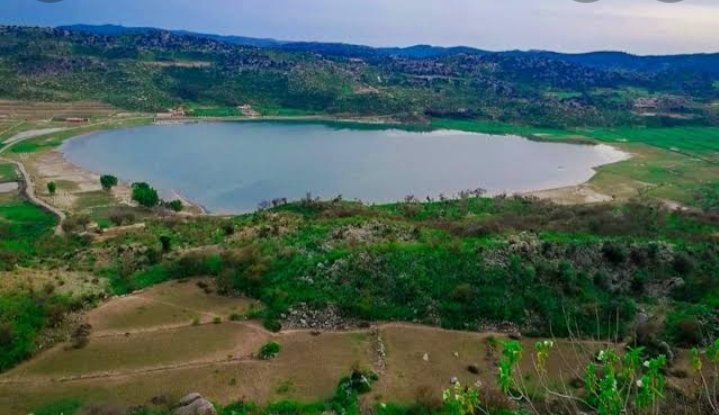 Advpakistan1's tweet photo. Jahlar Lake
#JahlarLake is small #lake but gives a very #attractive, #calm, and #magical atmosphere. It is one of the most #beautiful lakes in the #SaltRange. #tourists can never ignore to admire its #beauty, It is at a distance of 18km from #Naushehra via #Suraki village. https://t.co/YaUOVLbAnX