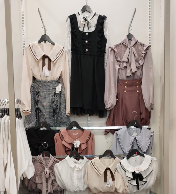 ジャニーズ参戦服まとめ グループ別 メンカラごとに人気ブランドとコーデを紹介 Phil Of Life