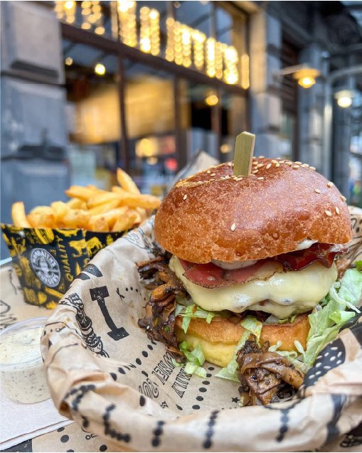 ssstudio_design's tweet image. New work alert! Had a blast creating this brand identity for Manhattn’s in Brussels, Belgium.