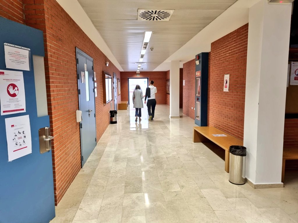DelDerechoCCSS's tweet photo. EXÁMENES ENERO 2022 🟥📚
Esta semana muchos termináis ya de exámenes. Desde @DelDerechoCCSS esperamos que hayáis dado el máximo de vosotros. A los que no hayáis terminado, os animamos a un último empujón. Y al resto, a partir del lunes de vuelta a clase. ¡A por todas!📚💪 https://t.co/GxlVEHSdRD