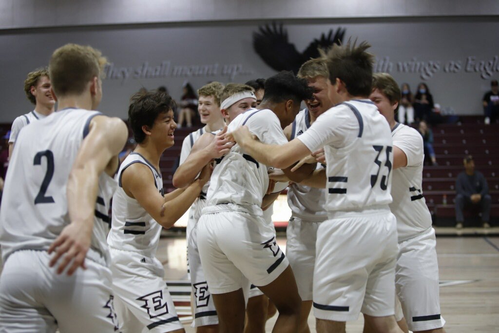 thefeather's tweet photo. Senior @OrionTomlinson surpasses 1500 career points in a (67-16) win against Alpaugh, Jan. 27. Congrats!!! @PAGMETER @penberthy_jon #thefeather #fcbasketball https://t.co/redt1GXhTp