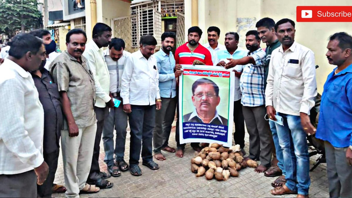 Targettruth2's tweet photo. ಡಾ ಜಿ ಪರಮೇ��್ವರ್ ಕೊರೋನ ಸೋಂಕಿನಿಂದ ಗುಣಮುಖರಾಗಲು ತೆಂಗಿನಕಾಯಿ ಒಡೆದು ದೇವರಲ್ಲಿ ಪ್ರಾರ್ಥಿಸಿದ ಅಭಿಮಾನಿಗಳು.
#drgparameshwar #targettruth
https://t.co/pyKvBQSeMP https://t.co/wNlegi37UK