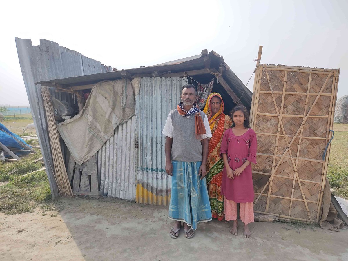 scroll_in's tweet photo. For decades, Jubbar Ali had farmed 10 acres of land. Now they are crammed into a makeshift shelter with no means of livelihood.

“I know only farming and I have no land now. I don’t know what will happen if the relief stops coming,” he said. 

Read: https://t.co/W6W9nw7AXj https://t.co/tg4x9YWyLB