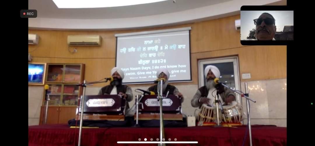 RKSinhaBJP's tweet photo. आज दोपहर बाद 2:30 से 3:30 बजे तक मेरे परम मित्र व छोटे भाई तुल्य श्री जी.बी. सिंह जी की 92 वर्षीया माताजी, सरदारिनी मोहिन्दर कौर जी के अंतिम अरदास में शामिल हुआ और ईश्वर से उनकी पवित्र आत्मा की परम शांति के लिए प्रार्थना की। माताजी का स्वर्गवास 25 जनवरी को हो गया था। ऊँ शांति !! https://t.co/rIyKq7F2Mc
