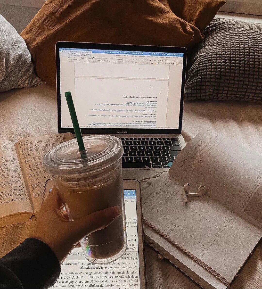 Lily57750638's tweet photo. with being a student again📖📚😆 https://t.co/9Jqta6VmHQ