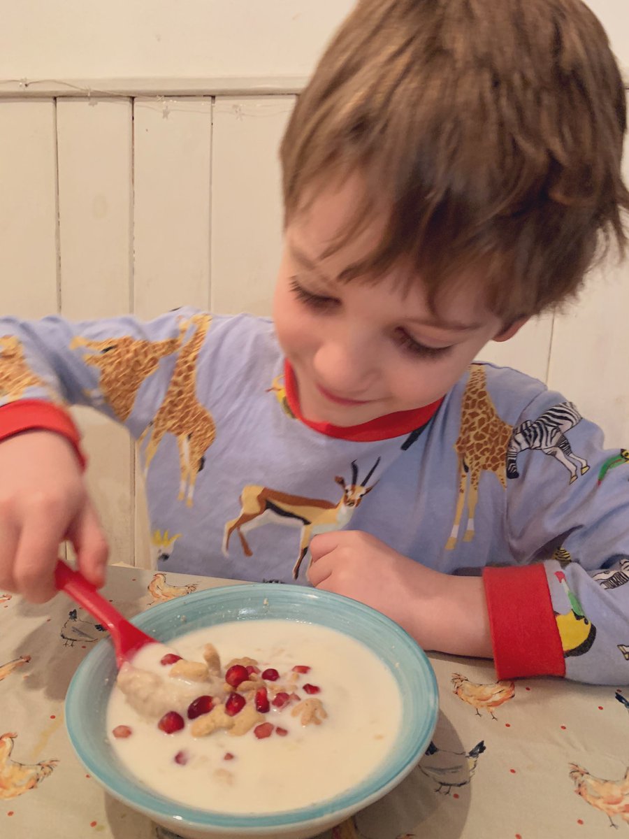 BeverleyHaigh1's tweet photo. @yr2melthamce J enjoyed porridge with banana, honey and pomegranate for breakfast 🥣 #melthamcooking https://t.co/vKaQnRcDdt