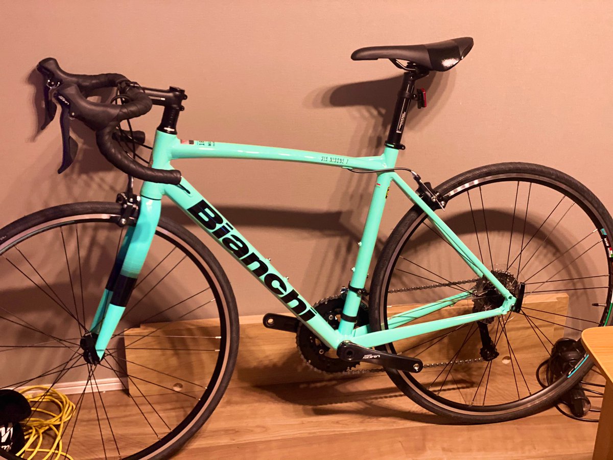 RhvPj's tweet photo. 半年位待ってやっと自転車届いたけどペダル付いてないん知らんかった笑 https://t.co/OSUXfmv2xh