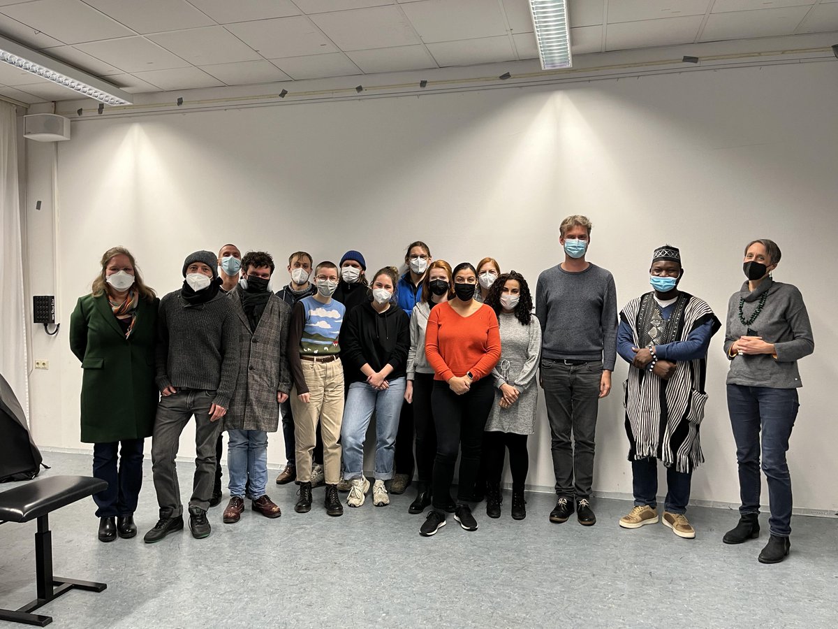 KuMuBi1's tweet photo. #Kulturvermittlung #KuMuBi #UniBielefeld Gastvortrag von Shadrach Ukuma (Benue State University, Makurdi, Nigeria) zum Thema Beutekunst und Restitution, 26.11.2021, im Seminar Einführung in die Kulturwissenschaft https://t.co/7tRKBg3R7B