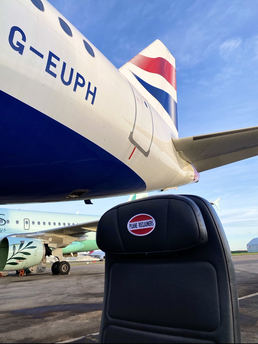 These #Airbus leather office chairs are one of FIVE incredible items part of our Flash Friday Price Drop. Remember, these prices are for 24 hours only! 

⚡️ planereclaimers.aero/flashfridays/