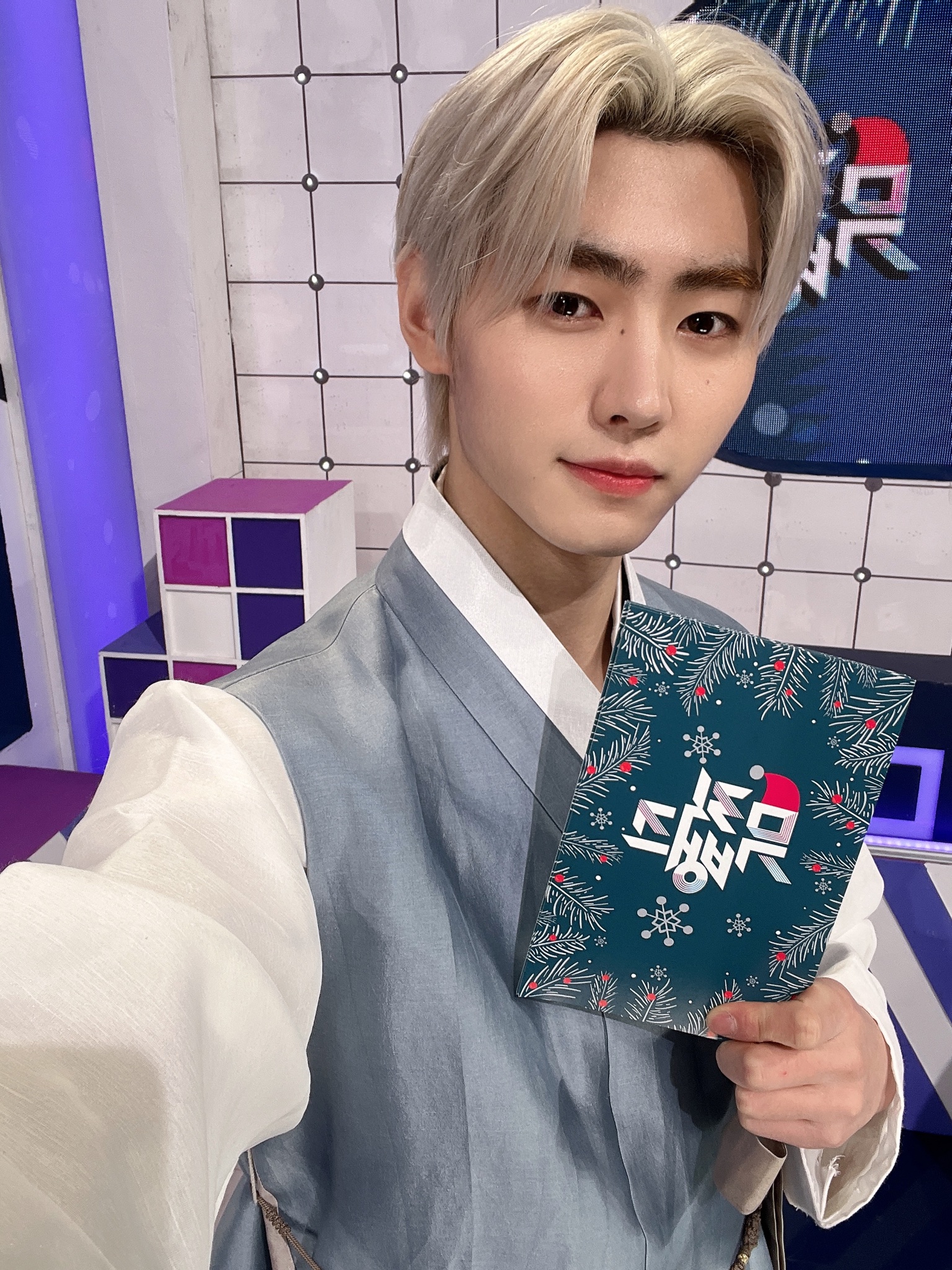 FKL3oG4aUAEIlyT?format=jpg&name=large