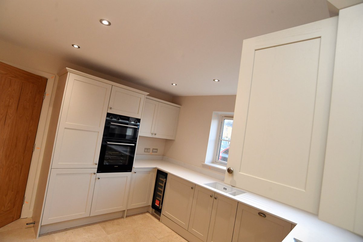 📸 One of the bespoke kitchens by Kitchen Makers by Burbidge &amp; Son at our #MoretonEdge development!

Solid wood and hand-painted, with 16 different tints and hues available for our homeowners.

#kitchen #newkitchen #cotswolds #property #newhome