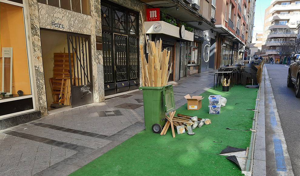 TribunaVa's tweet photo. 🚨 #Sucesos Un turismo arrolla la terraza de un bar en la calle Conde de Ribadeo

https://t.co/XaZOcrQYaX https://t.co/zUhhxj1VlX