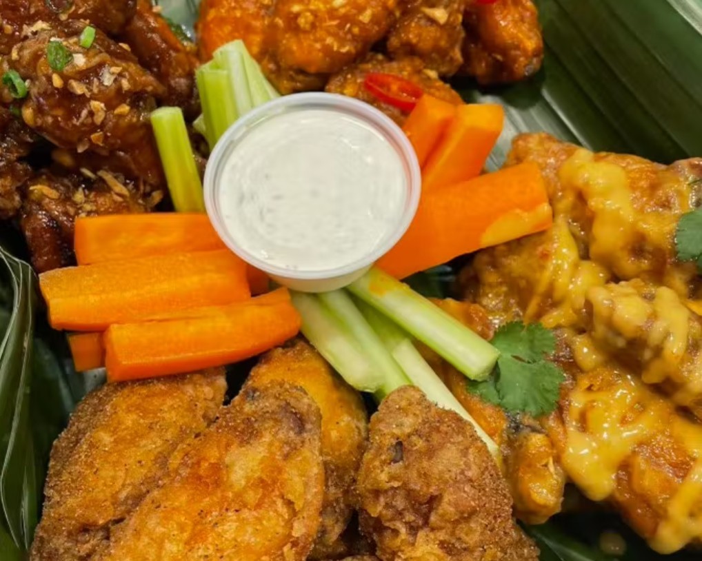 Super Bowl game plans: Pre-game at <a href="/SummerHouseSM/">Summer House</a> for their annual breakfast of champions brunch.

Best places to watch the game and enjoy food:
<a href="/sportssocialpr/">sportssocialbethesda</a>
<a href="/QuincysSouth/">Quincy's South</a>

Watching at home? Kuya Ja's wings are made to fly all the way home with you!
#SuperBowlLVI #GameDayFood