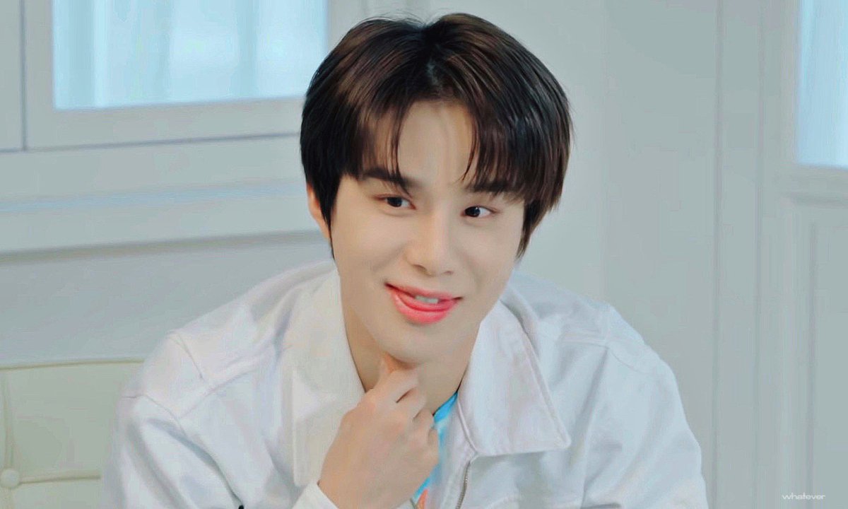 ᴡʜᴀᴛᴇᴠᴇʀ tweet media