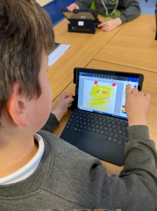 OrchardManorSch's tweet photo. The next generation of digital artists in our very own classrooms! Have a look at these pictures from Lime class - they are so good and have such great colours! #digitalart #computerliterate #learning #digitalage #futurestars https://t.co/MDkfhGrbNb