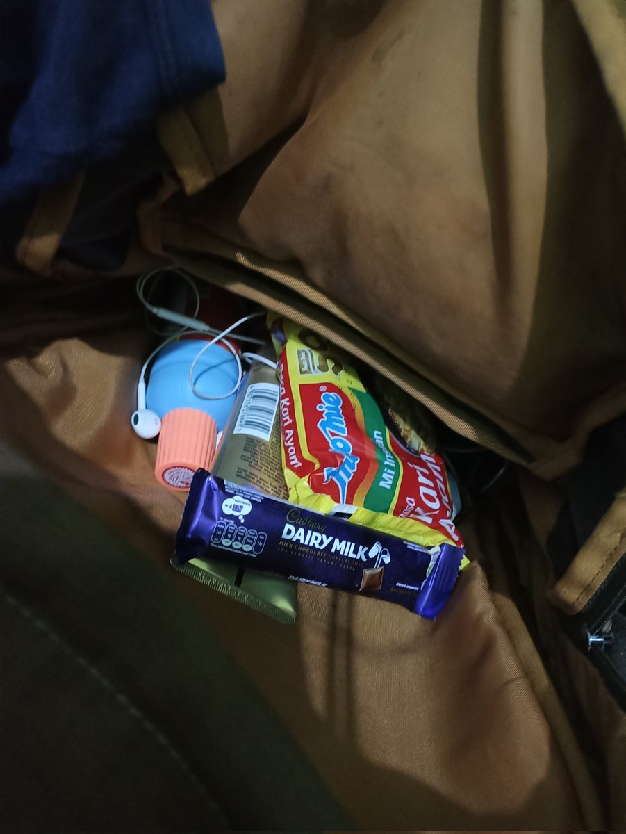 ⚠️⚠️⚠️ Beneran takut dikira nyuri wkwk.. Gara2 sistem belanja udah gak pake kantong plastik.. Taruh belanjaan di tas, trus karna ada brg yg blum kebeli, jadilah pindah ke alfamart lain.. Eh pas dikasir cari dompet baru ngeh ada belanjaan di tempat sebelumnya..