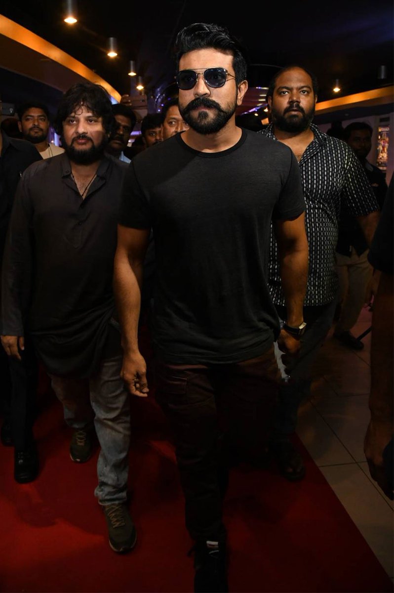 NagaChandrarc3's tweet photo. Oka stylish don role vasthe ramp a 🔥🔥🔥
#RamCharan @AlwaysRamCharan https://t.co/lNu8NxDQBd