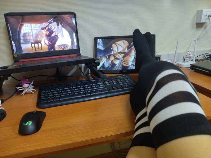 3 pic. Just watching my favourite porn... God, I love horse cock. Sorry if you don't, but it's the best