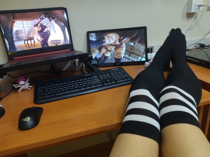 2 pic. Just watching my favourite porn... God, I love horse cock. Sorry if you don't, but it's the best