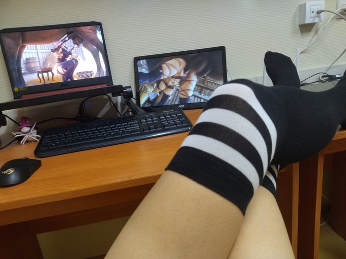 1 pic. Just watching my favourite porn... God, I love horse cock. Sorry if you don't, but it's the best
