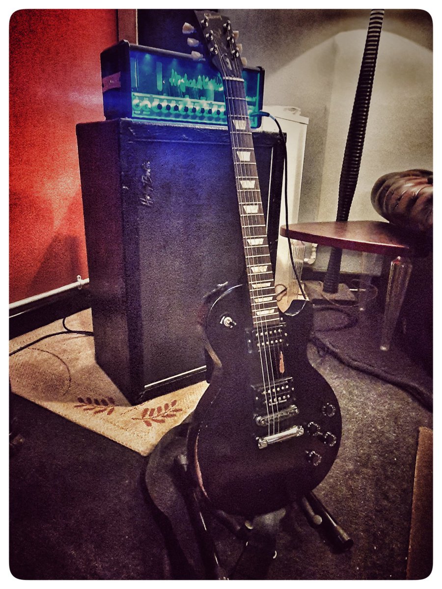 FallenMafia's tweet photo. Brought the #Gibson #LesPaul out for a spin last night! It's sounding huge! Join us at 7pm tonight over on our FB page for some news on Broken 💔
#FallenMafia #Broken #ItsOktofeelBroken

@WDFD_Records @talentmusicman1 @LondonStickCo https://t.co/RATzGrVg6D