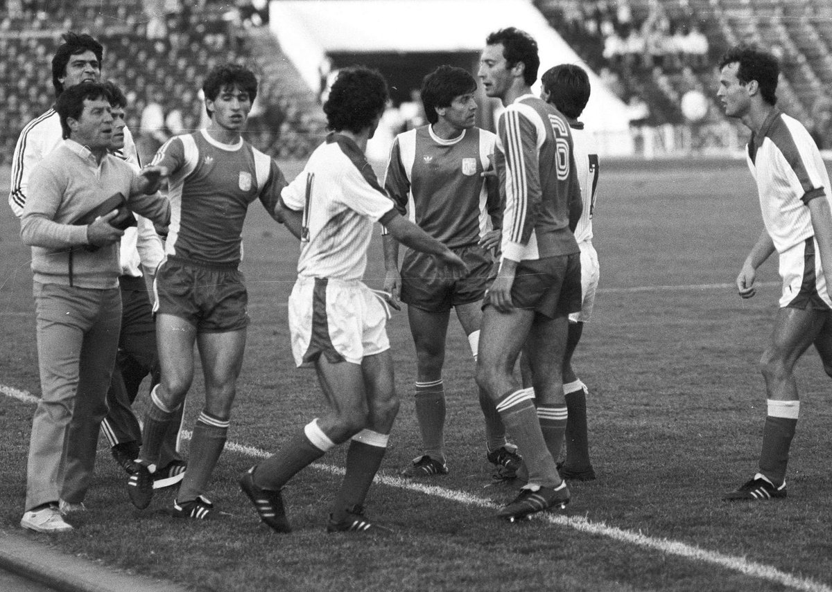 fussballgeekz's tweet photo. The 1985 #Bulgarian #Cup #Final descends into anarchy as #CSKA & #Levski clubs of #Sofia spend more time kicking each other than the ball. CSKA triumphed 2-1, but there were no real winners.Both sides were disbanded post-final by the regime & renamed #Sredets & #Vitosha. https://t.co/GamYbHZOdG