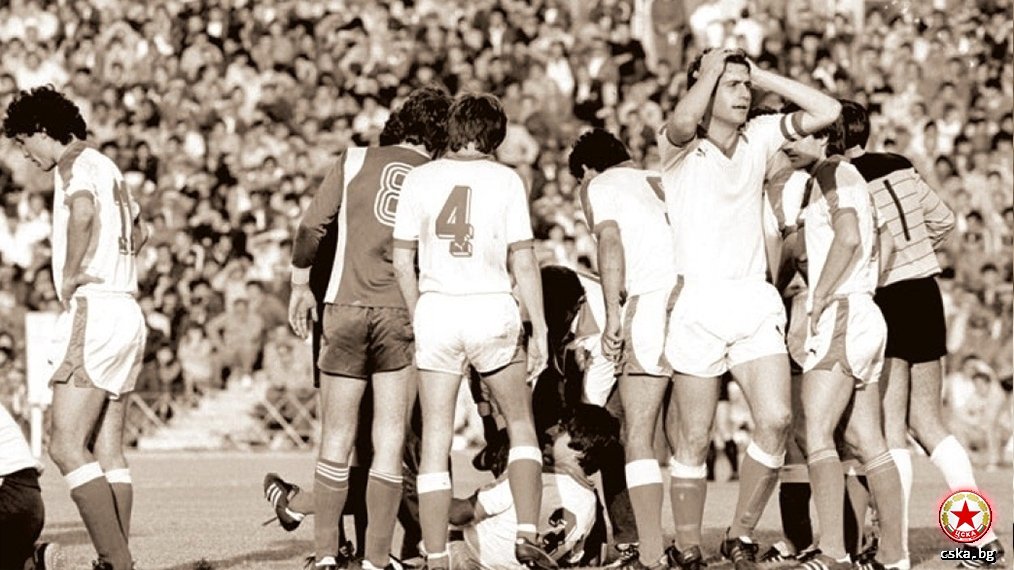 fussballgeekz's tweet photo. The 1985 #Bulgarian #Cup #Final descends into anarchy as #CSKA & #Levski clubs of #Sofia spend more time kicking each other than the ball. CSKA triumphed 2-1, but there were no real winners.Both sides were disbanded post-final by the regime & renamed #Sredets & #Vitosha. https://t.co/GamYbHZOdG