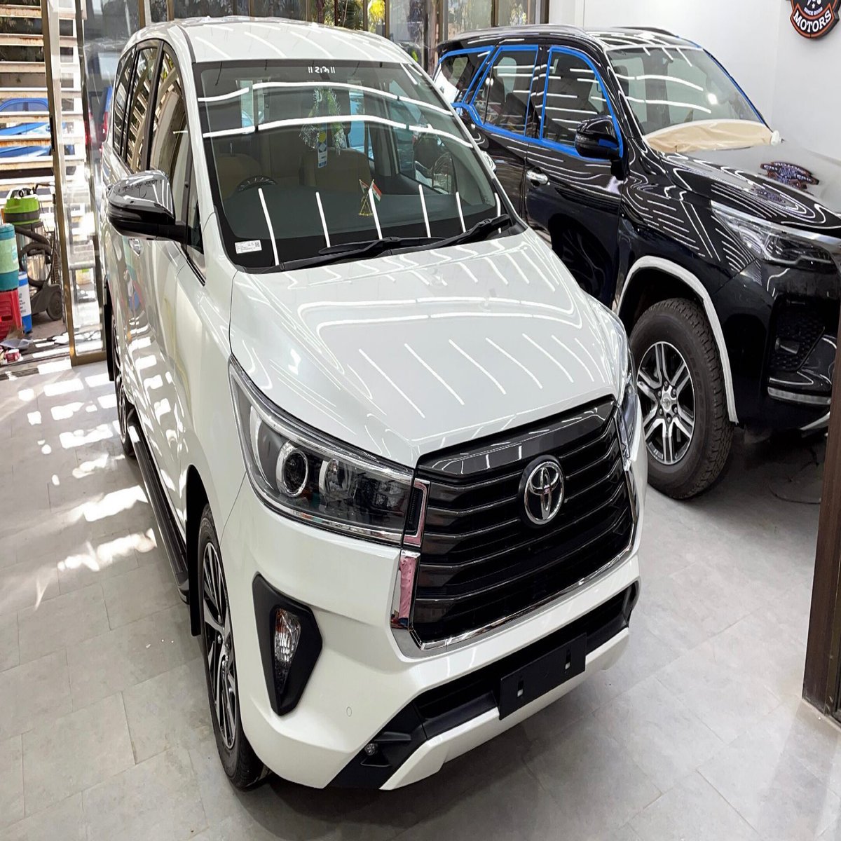 CreativeMotors's tweet photo. Ceramic coating on Toyota Innova at Amin Marg Rajk..For more info visit...https://t.co/YPQole8L2V https://t.co/303W5rIzs1