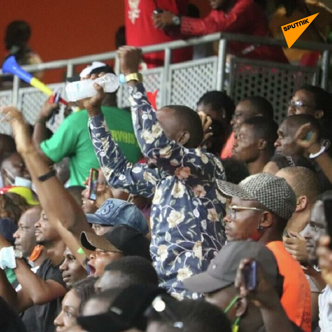 sputnik_afrique's tweet photo. #SputnikReportage | #CAN: de la Toile au stade, les supporters ivoiriens et camerounais à couteaux tirés
https://t.co/olvMwZXAxf
 #CAN2021

Par @Anicetsimo1 https://t.co/yamG5oCkoi