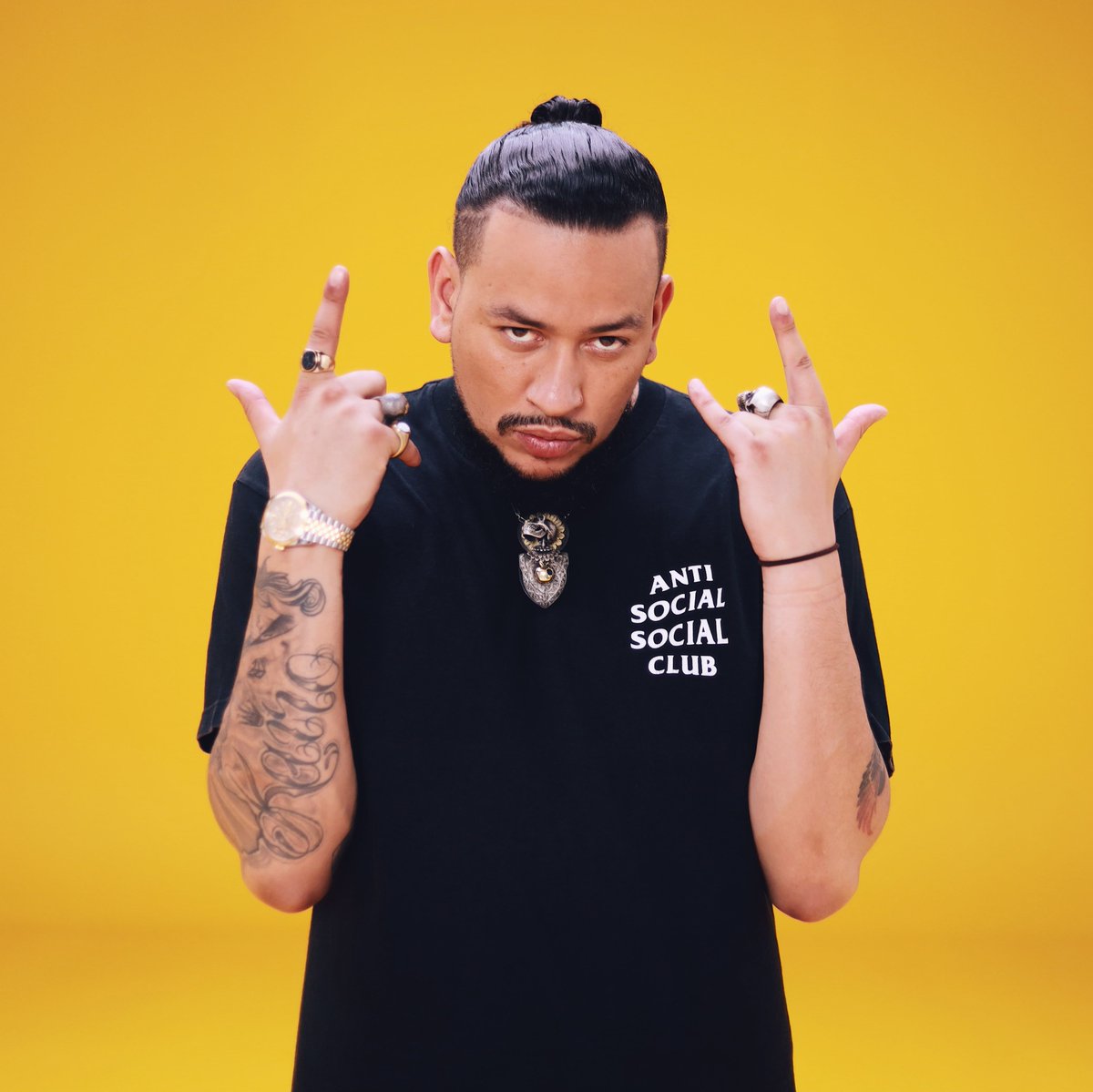 vthseason's tweet photo. Happy Birthday to #SupaMega the #3rdWorldBoss himself, @akaworldwide 🥂 cheers🥂 to many more years 

#Bhovamania #Kiernan https://t.co/8xrWryboIe
