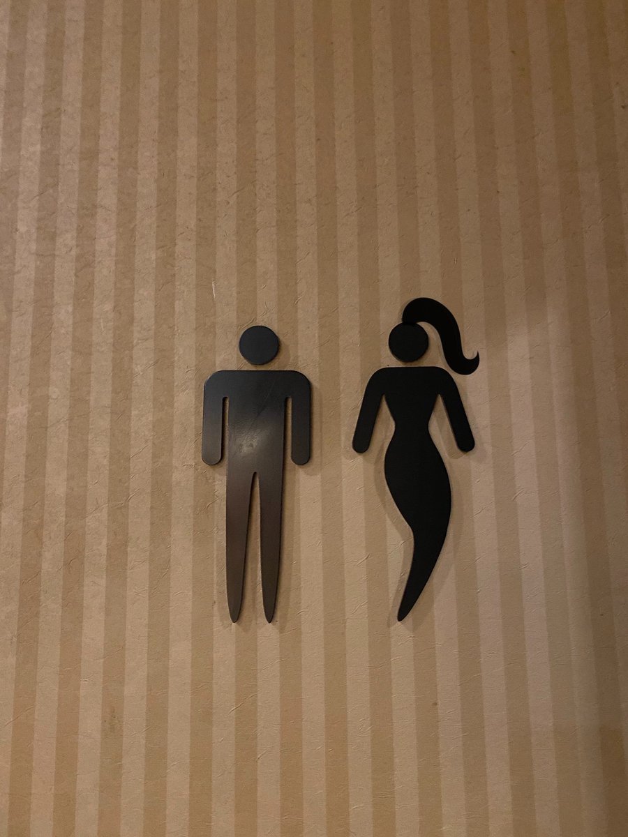 weekdies's tweet photo. MEN <——   ——> ARIANA GRANDE https://t.co/OyNCt0Avrj