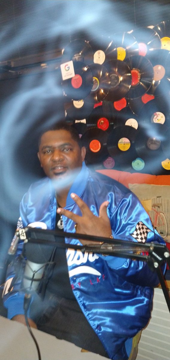 larue_myers's tweet photo. #ThugOstaPSA: When the smoke clears, The Marathon Continues...
#thauglytruth #weluv2jam #victorylap #jammitorcrammit #neighborhood https://t.co/XWxWPbF8S5