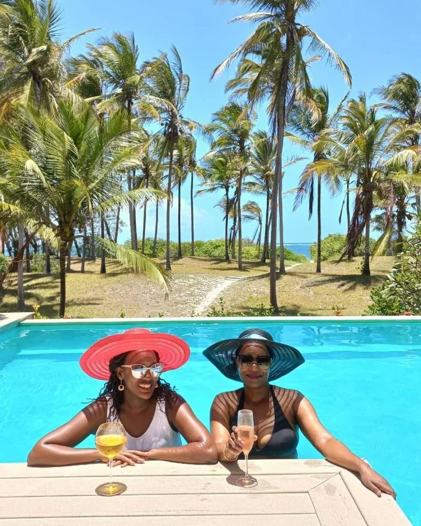 travelneza's tweet photo. Our queen of Beach hats 👒 Lilian reporting live from Mombasa 😍

👉🏼We added a Mombasa group to the Easter weekend in April. It costs $790 pp

👉🏼Shop an oversized hat 👒at our #travelduuka by @Sallonaaswimwea

Join this #NezaClub or shop a hat on: +256703605560 / +256774875224 https://t.co/oNHki2FjlW