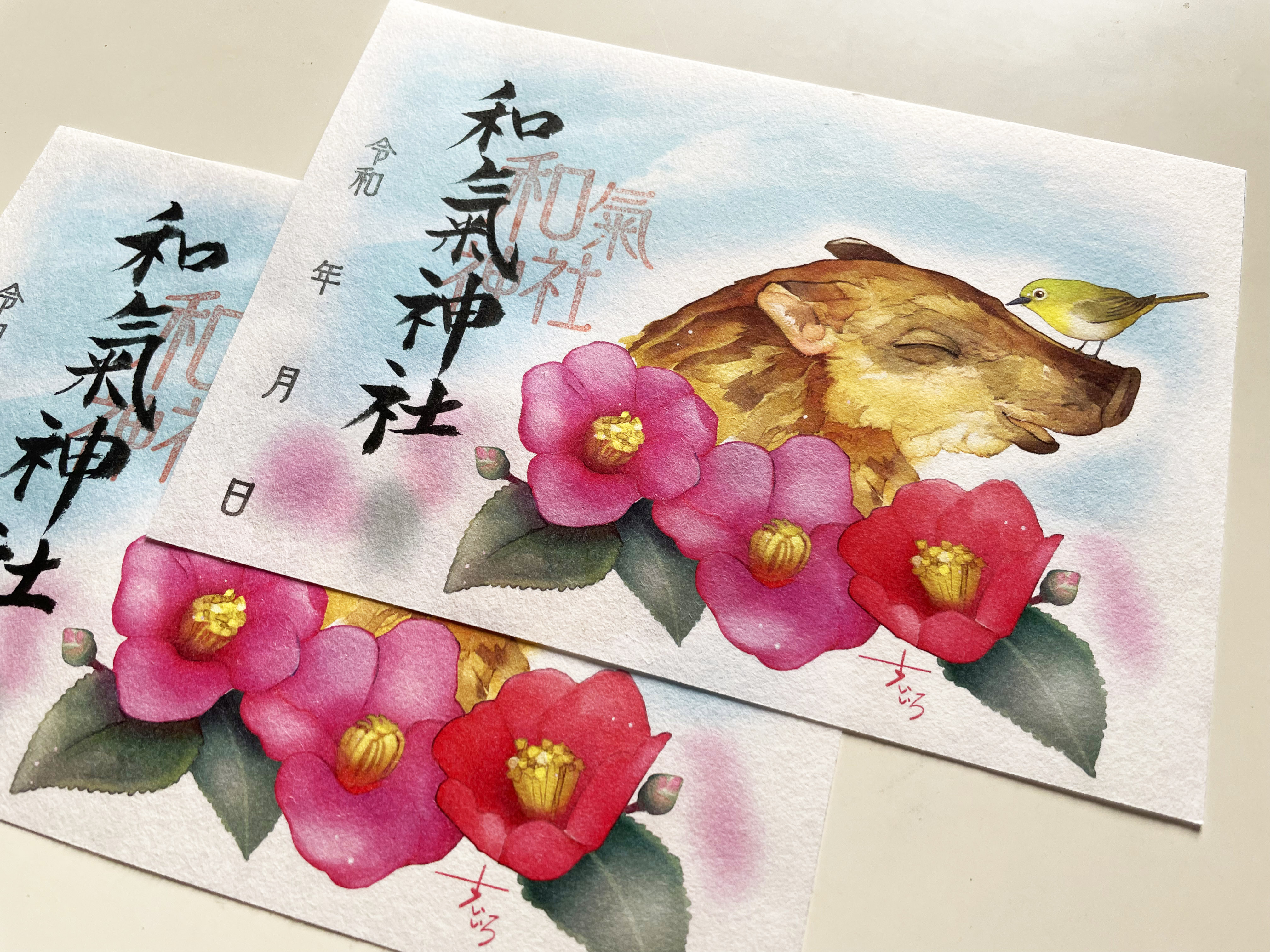 和氣神社 和気神社 イラストレーター すいいろ さんの 2月 月替り御朱印 です 今の時季から咲き始める境内のツバキ 太郎冠者 を愛でるうり坊とメジロの図柄になっています 2月1日 火 より頒布いたします 和気神社 和氣神社 御朱印 限定