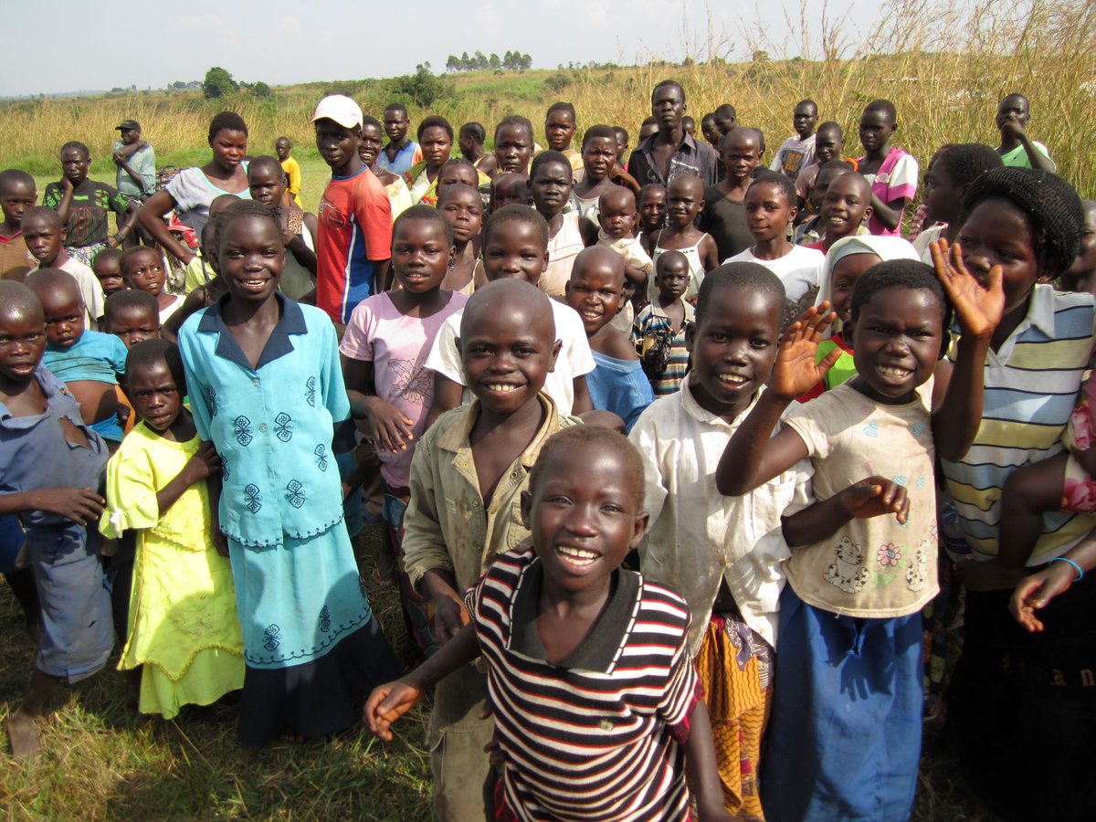wycliffeuk's tweet photo. Sarah Casson, Eastern Congo – Pray for the smooth printing and shipping of the Omi New Testament and that God will prepare people’s hearts to receive it.

📸: Future Omi readers

#BibleForEveryone #Congo #TryPraying https://t.co/xNtWOInUp8