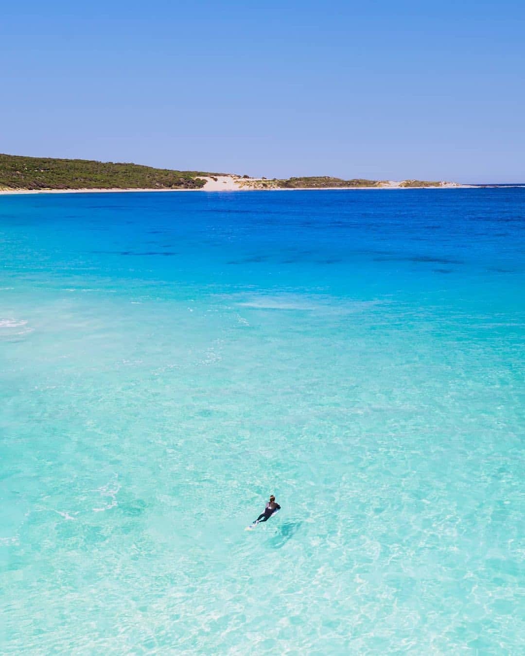 のんびり ばぶる パース 西オーストラリア州政府観光局 大自然のパレット ブルーをご紹介 西オーストラリア のブルーは インド洋と南極海の美しい海の色 白い砂と海の青が絶景を彩ります Via Ig 1枚目 ニンガルー Cjmaddock 2枚目