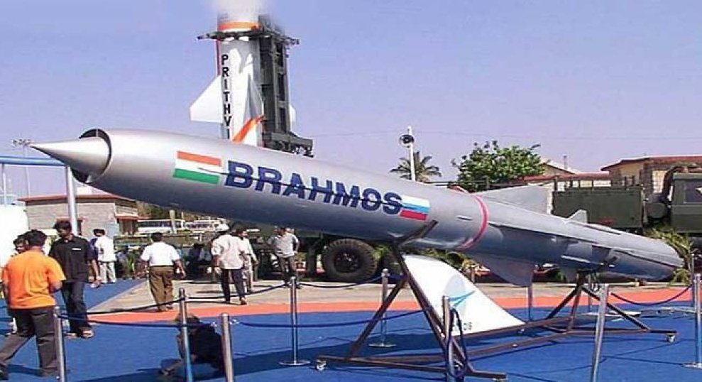 Ракета земля воздух. Противокорабельная ракета нептун. Брамос. Брамос-а на самолетах. Брамос ракета.