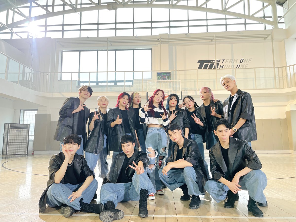 dingo_dgg's tweet photo. 문스타 무대 기다리느라 하루에도 12번 오르내림😎
기다리는 별똥이들 위해 깜짝 셀카 가보자고..! (WITH HOOK💪)

#문별 #MOONBYUL #LUNATIC #루나틱 #마마무 #MAMAMOO #AIKI #HOOK #DGG #딩고 #Dingo https://t.co/FZrAL6Vuj9