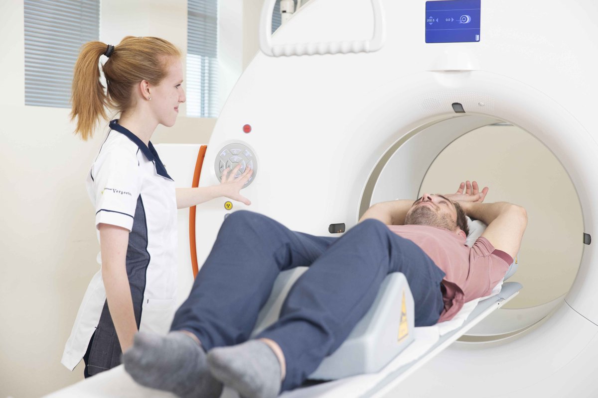 Wil je (leren) werken in een omgeving waarin de patiënt voorop staat? Wie weet is er een match, wij hebben plaats voor: twee leerlingen voor radiotherapeutisch laborant. Voor meer info: tiny.cc/ppwnuz (let op: meld je aan vóór 1 februari) #vacaturevrijdag #krachtvansamen