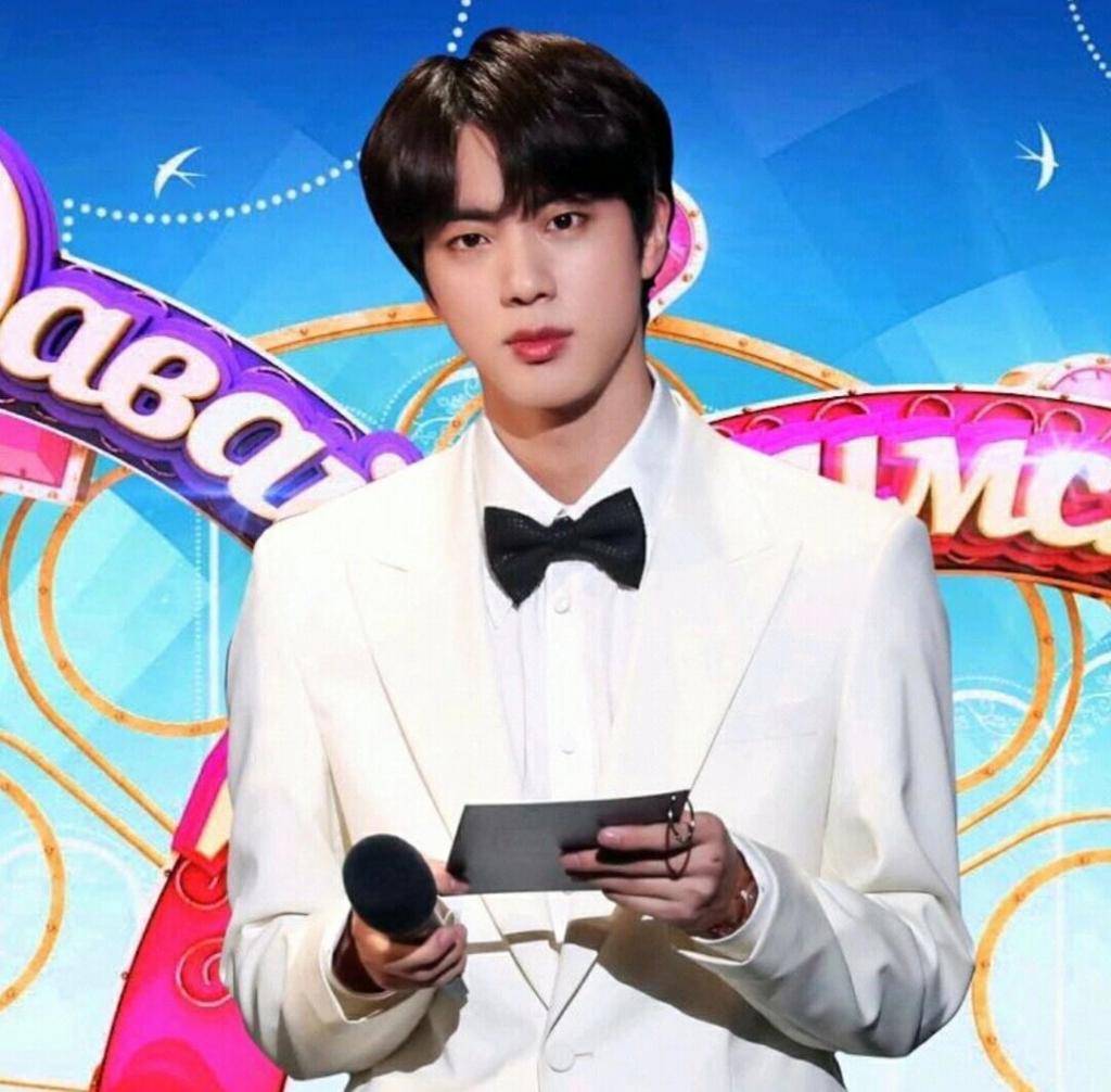 Latern_98's tweet photo. Ахаха, тот кто это сделал - ГЕНИЙ🙈🤣💣
#BTSARMY #JIN https://t.co/EYMpLg2XI8