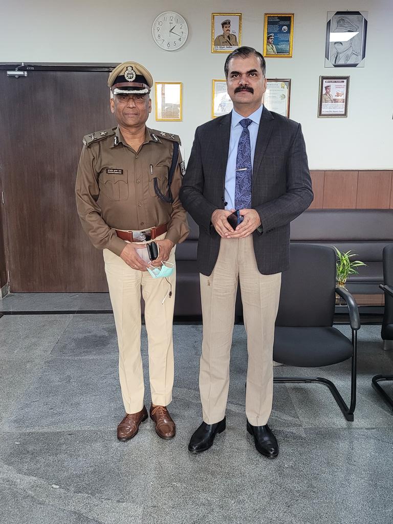 vikasvaibhavips's tweet photo. It was a pleasure meeting Prantosh Kumar Das ji, who had served as SP, Traffic, Patna when I was SSP, Patna, just before his retirement on 31st January, 2022. I wish him the very best for the journey ahead and also look forward to see him again in Bhagalpur at his Driftwood Park. https://t.co/HxyF7UJRMD
