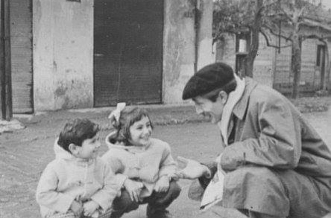 #ÖzdemirAsaf 🖤
 …
Uyuyacak,
uyanacaksın 

Bakacaksın, 
benzemiyor Gelen günler 
geçenlere,
 Dalacaksın.
 Bir seviyi anlamak Bir yaşam harcamaktır, Harcayacaksın…

#ÖzdemirAsaf 🥀