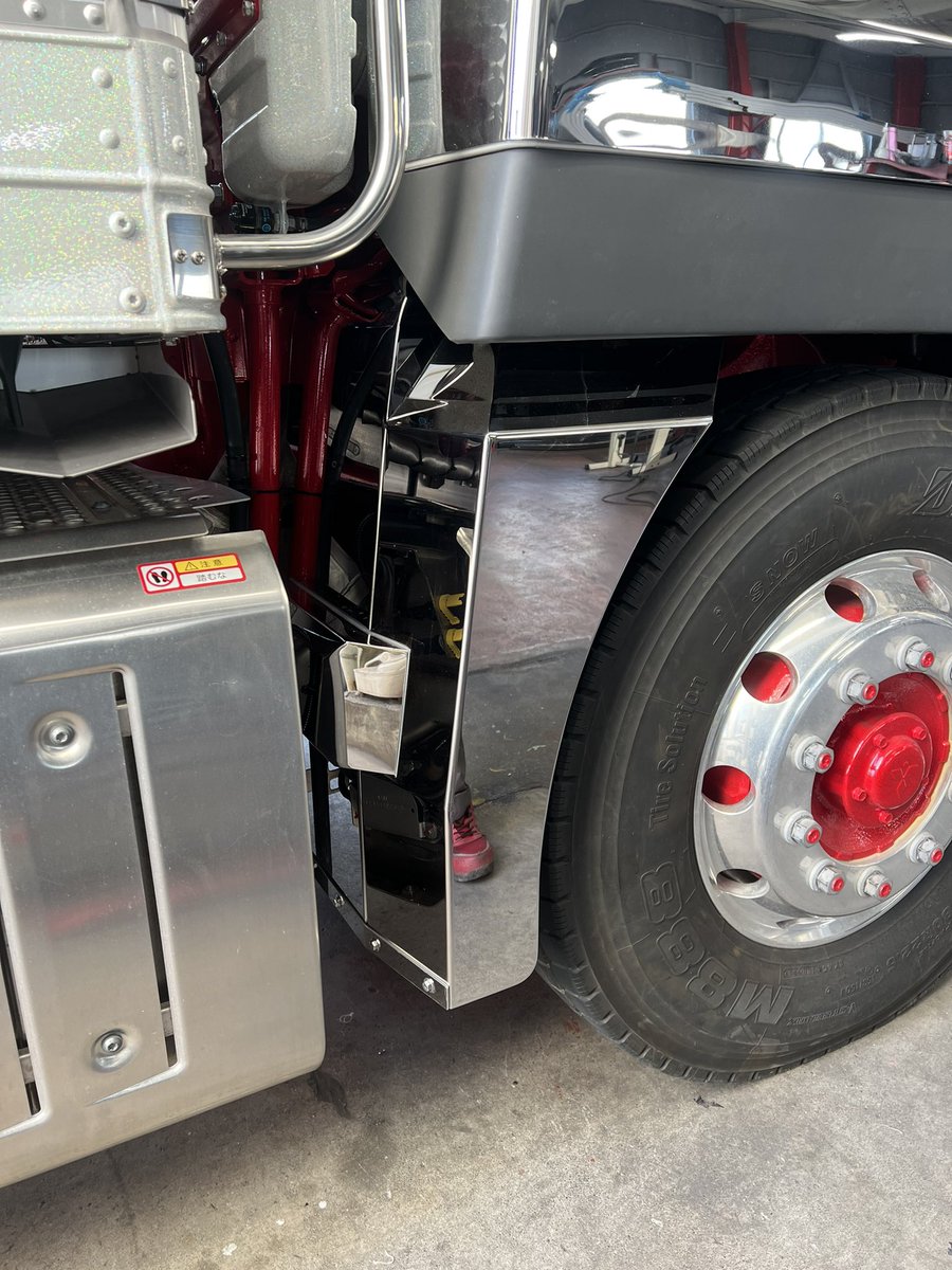 artfriend's tweet photo. T様の冷凍車が完成です^_^

作業内容
フロントフェン��ー　シャーシマーカー
ボルスター抜き加工　花魁テール取付
角Rリアパンバー　アルナアンドン
以上です👍 https://t.co/Z5qge7wGMn