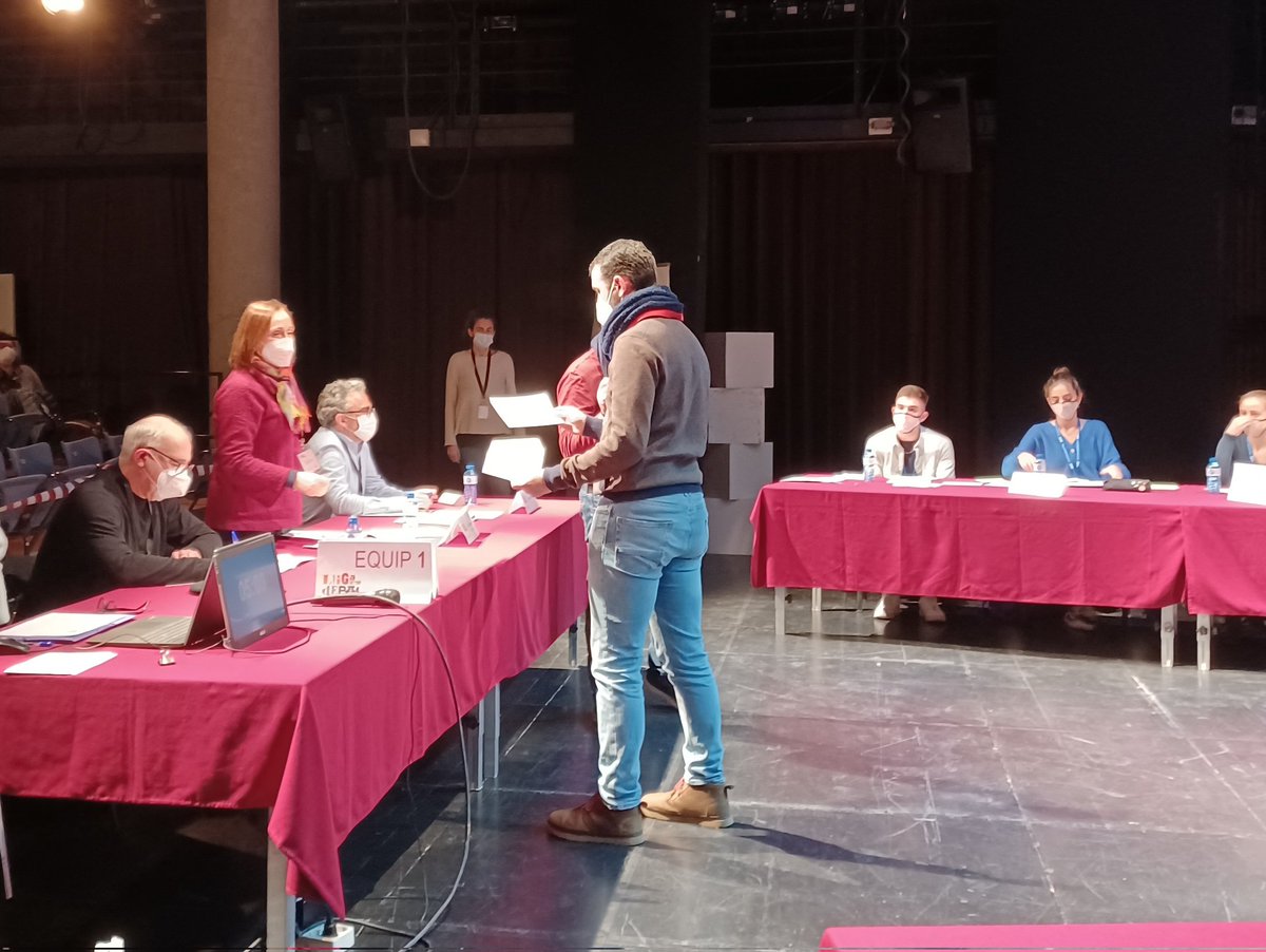 SediUV's tweet photo. #Hui rebem a l'#IESRamonLlull (València), @MAuxAlgemesi, @AusiasIES (Manises) i @EFTiernoMoncada en la tercera jornada de la #faselocal @UV_EG de la #lligadedebat de secundària i batxillerat de la @Xarxavives. Benvinguts i benvingudes a @LaNauuv i molta sort! #LDSB https://t.co/9XRNaWgupx