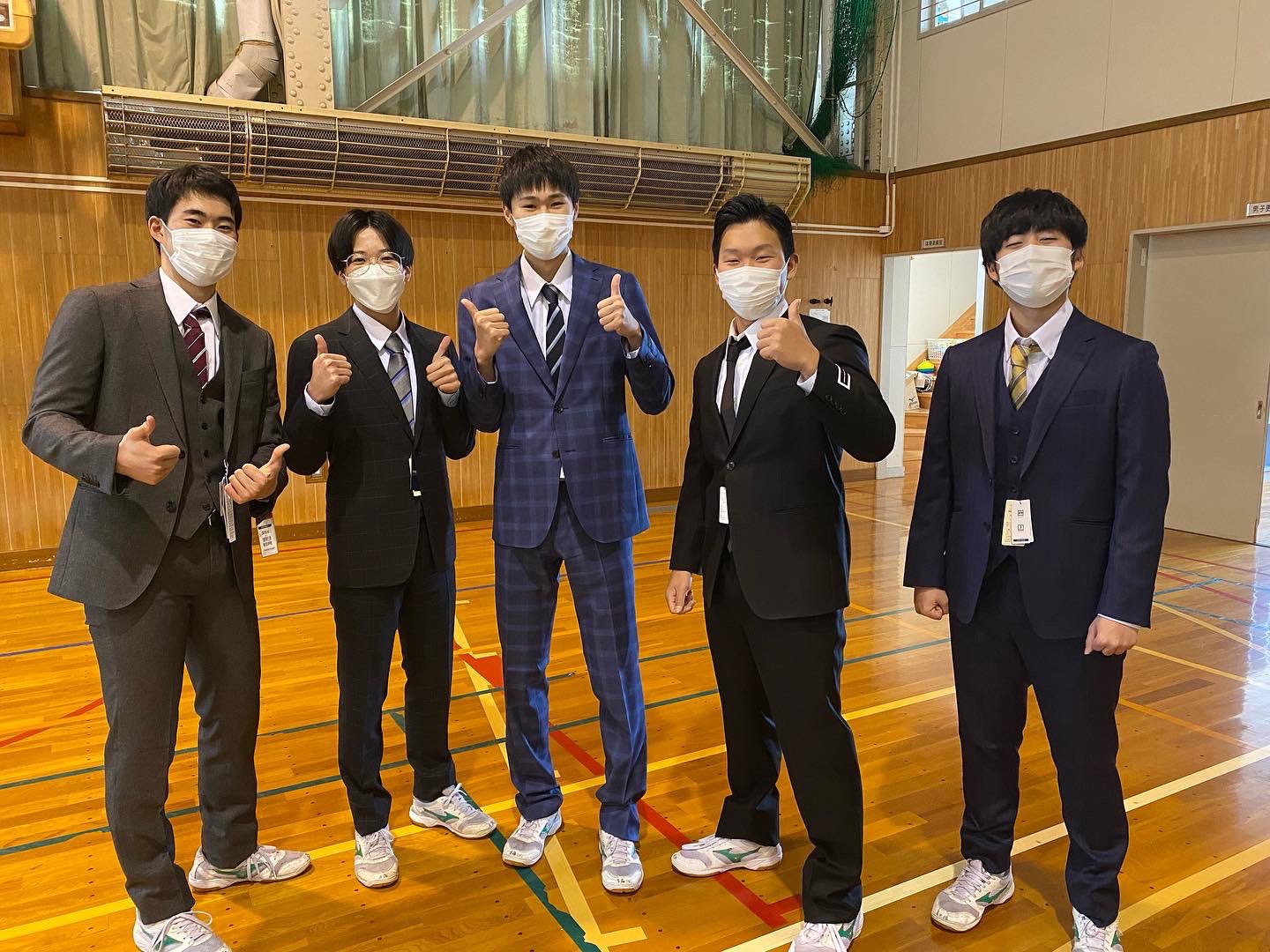 公式 北海道遠軽高等学校 昨日3年生は着こなし講座がありました スーツの選び方や 着方 立ち方やマナーまで社会に出るにあたって大切なことをたくさん学ぶことができたと思います みんなのかっこいい姿を見て先生方はなんだかちょっと寂しい気持ちも