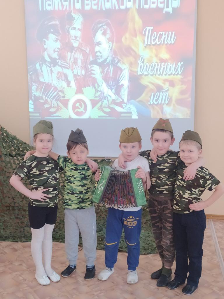Музыкальные руководители знакомили детей с музыкальным и историческим прошлым через творчество композиторов –песенников военных лет.