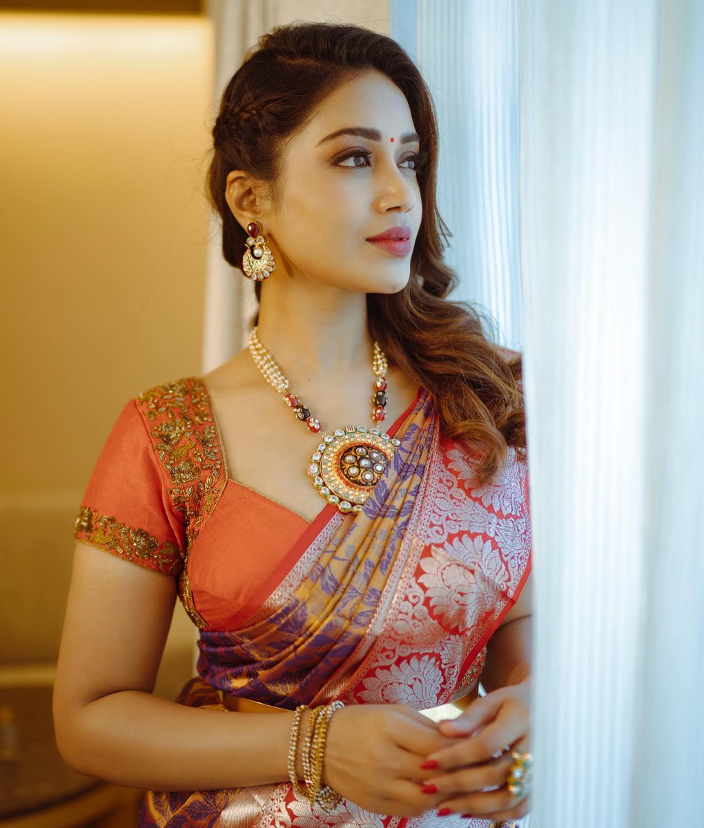 CineGalaxy's tweet photo. Nivetha Pethuraj🧡

#NivethaPethuraj #nivethapethurajfans https://t.co/dWODigKZdA