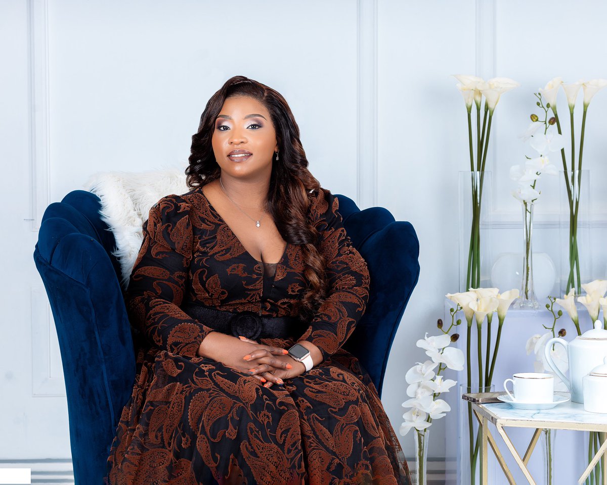 fmg263's tweet photo. Portrait session with Kathy @cakefairyzim https://t.co/dZuKKslNIY